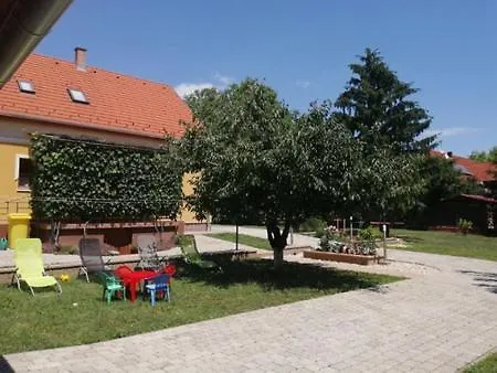 Ferenc Vendégháza Appartamento Balatonlelle